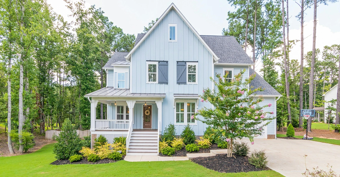 Alloway, OH home featuring new Alside vinyl siding professionally installed by Columbus Windows & Siding