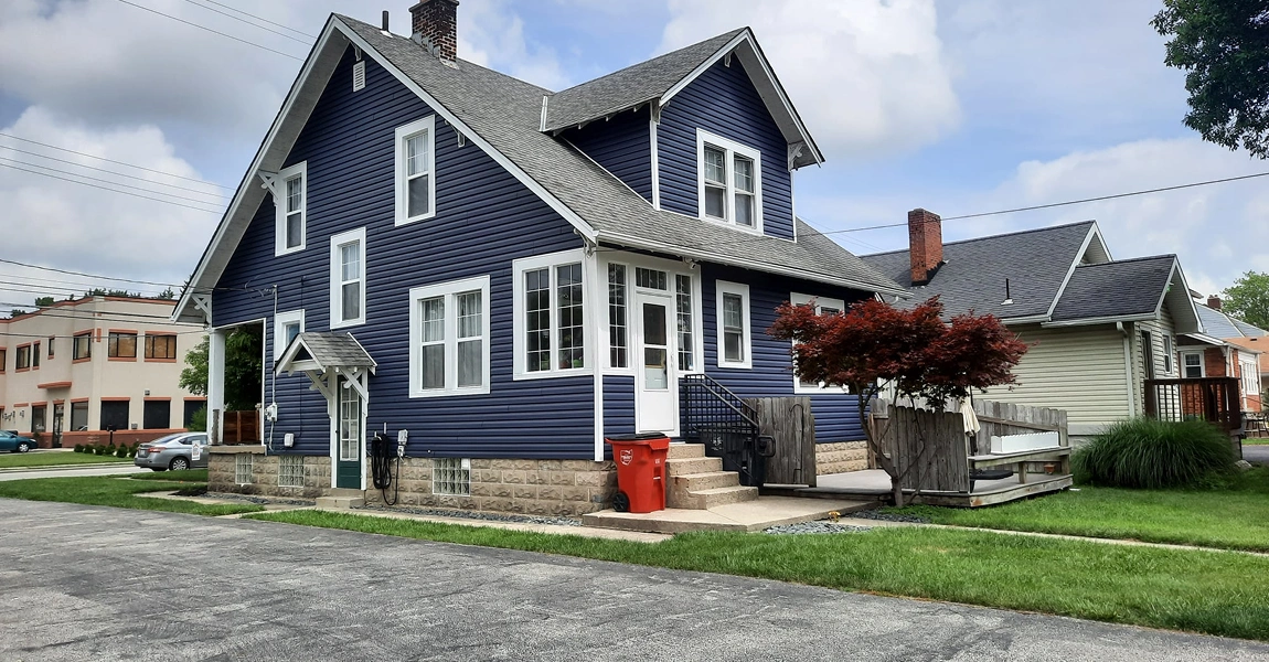 Crew performing Columbus window replacement and vinyl siding removal on a Delaware, OH home